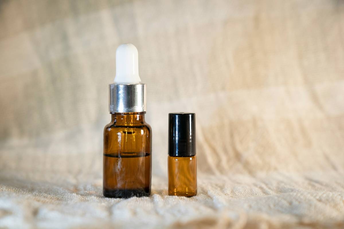 Comparison chart: Traditional bath oil vs. bath and body aromatherapy lotion showing absorption rate, hydration duration, and stress reduction metrics