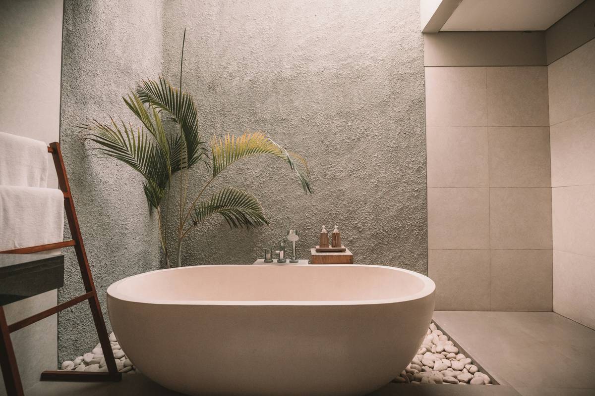 gruum bath oil soak bar dissolving in warm bathwater creating milky emulsion
